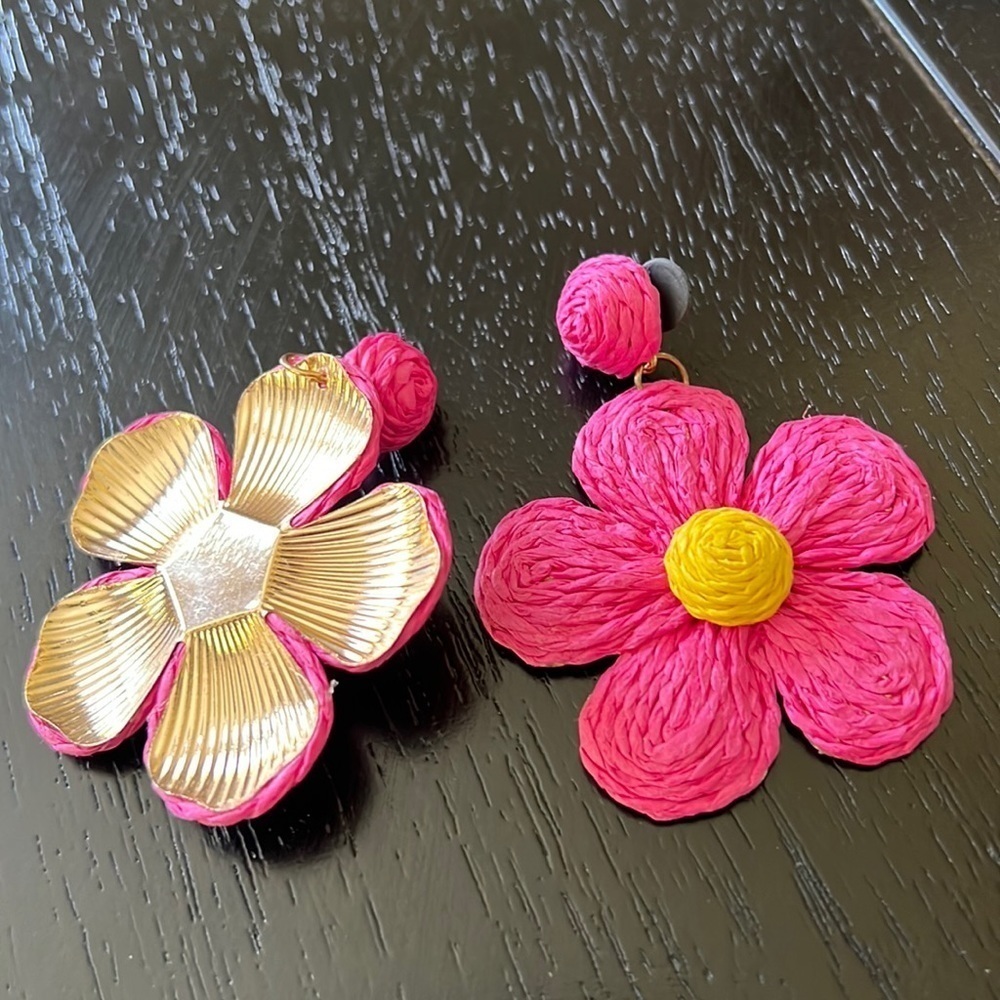 PINK flower raffia/straw earrings-NWT - Picture 2 of 2